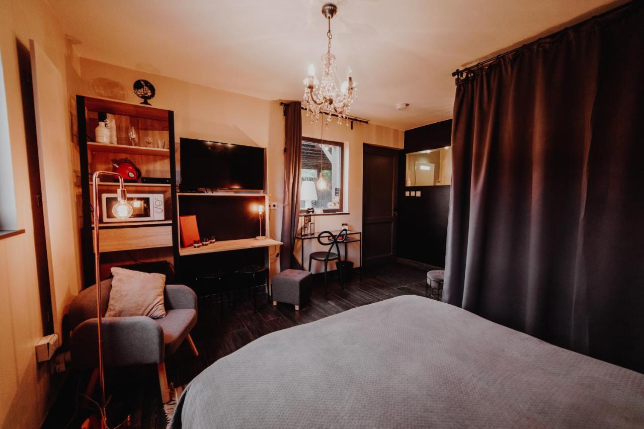 At - D'hote Avec Jacuzzi Et Dans Les Bois 3* Gesves