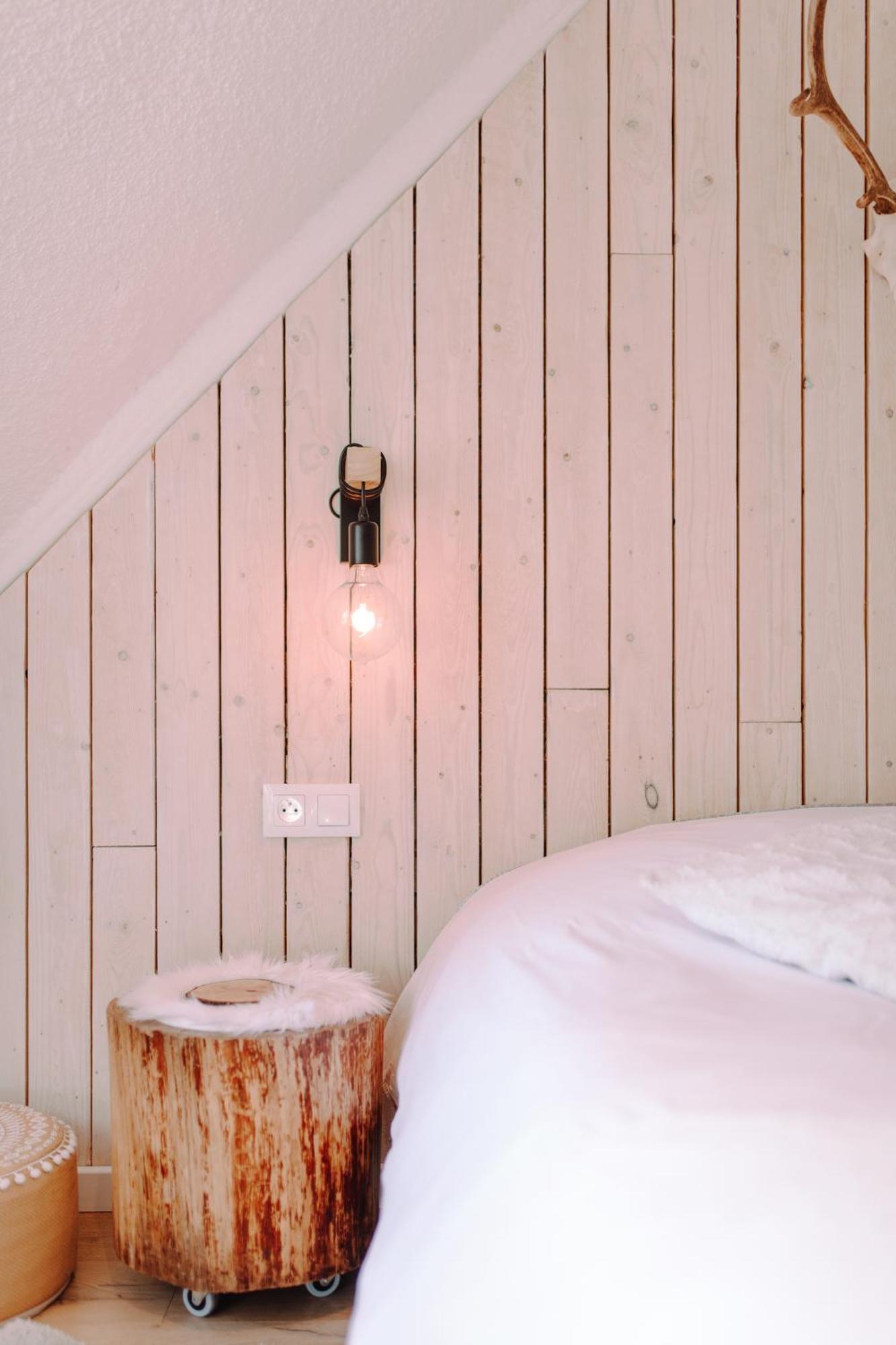 At - D'hote Avec Jacuzzi Et Dans Les Bois Gasthof