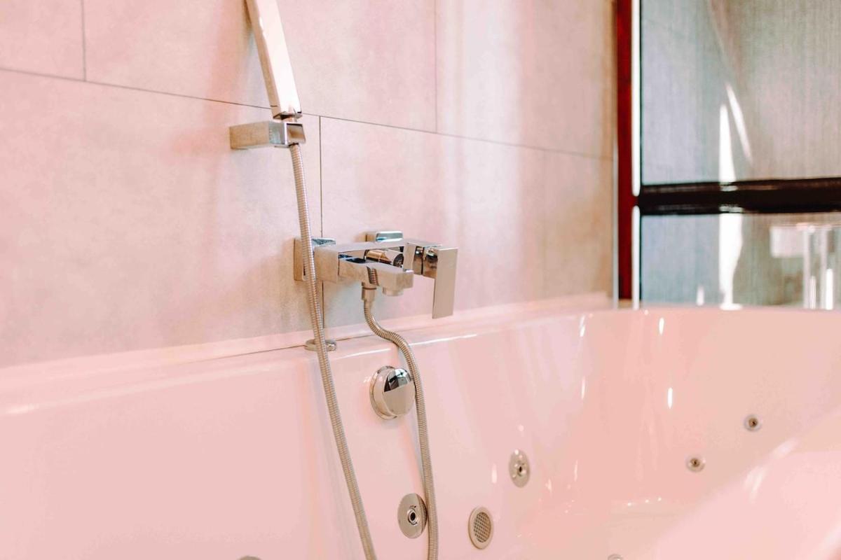 At - D'hote Avec Jacuzzi Et Dans Les Bois 3*